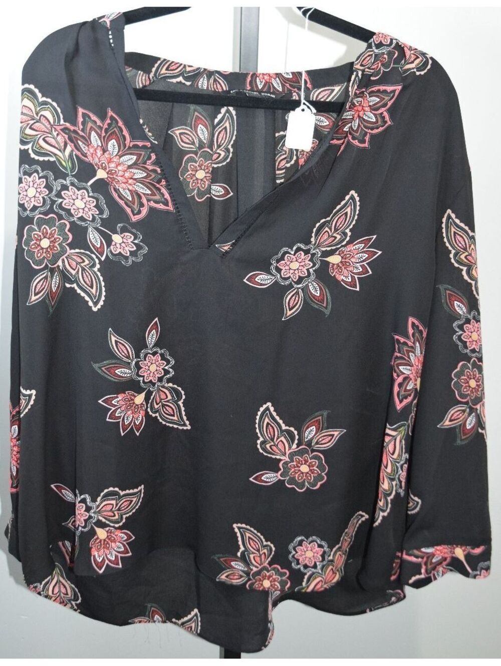Zac & Rachel Woman Black Floral V-Neck Blouse 1X
